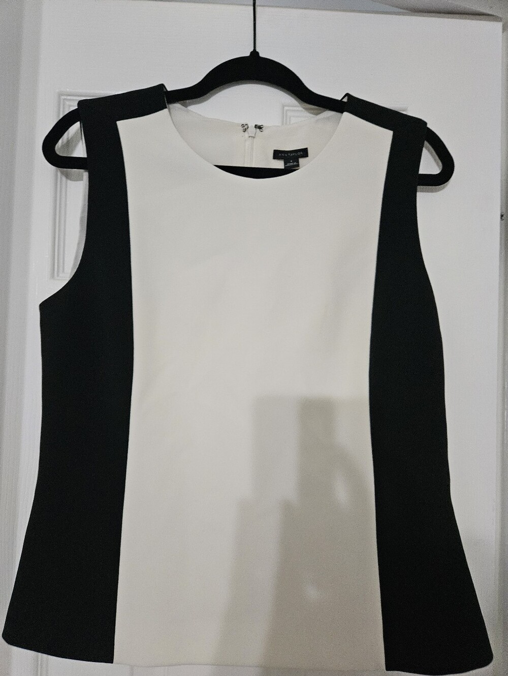 Ann Taylor Colorblock Back And White Sleeveless Blouse